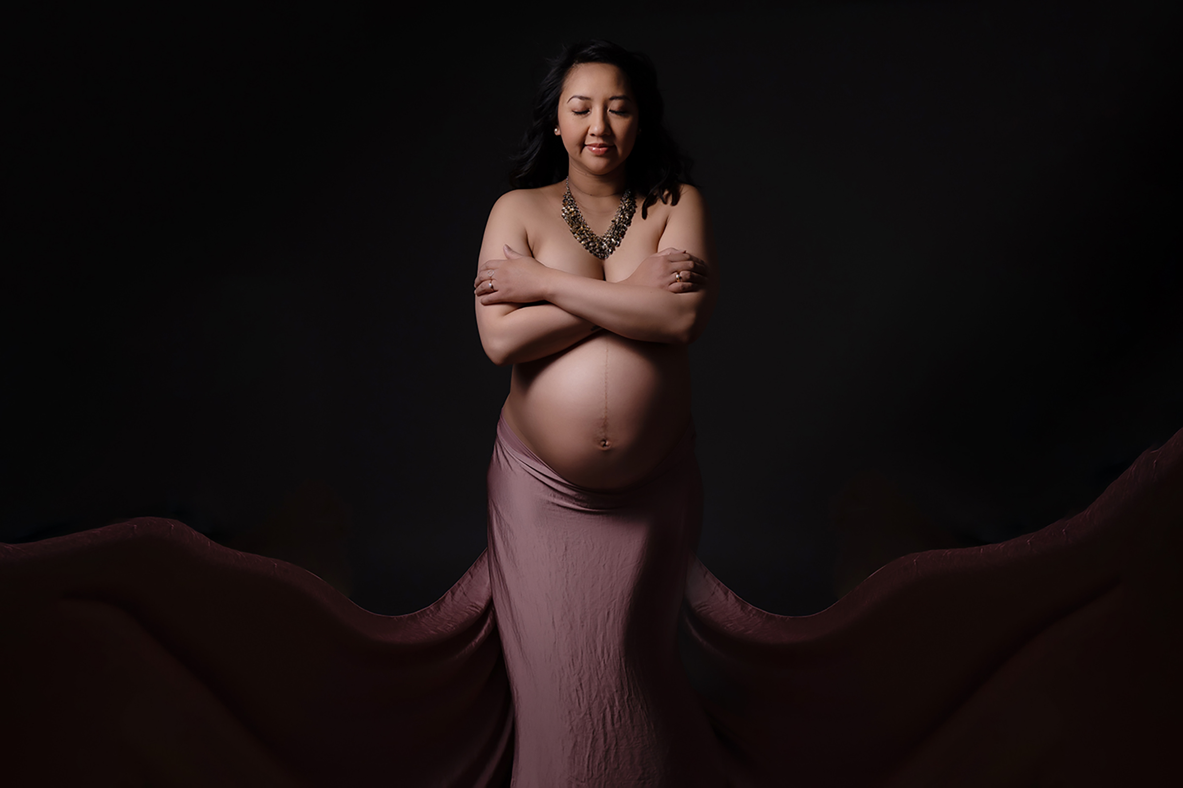 professional maternity photograph by maternity photographer Beautiful Bairns Edinburgh