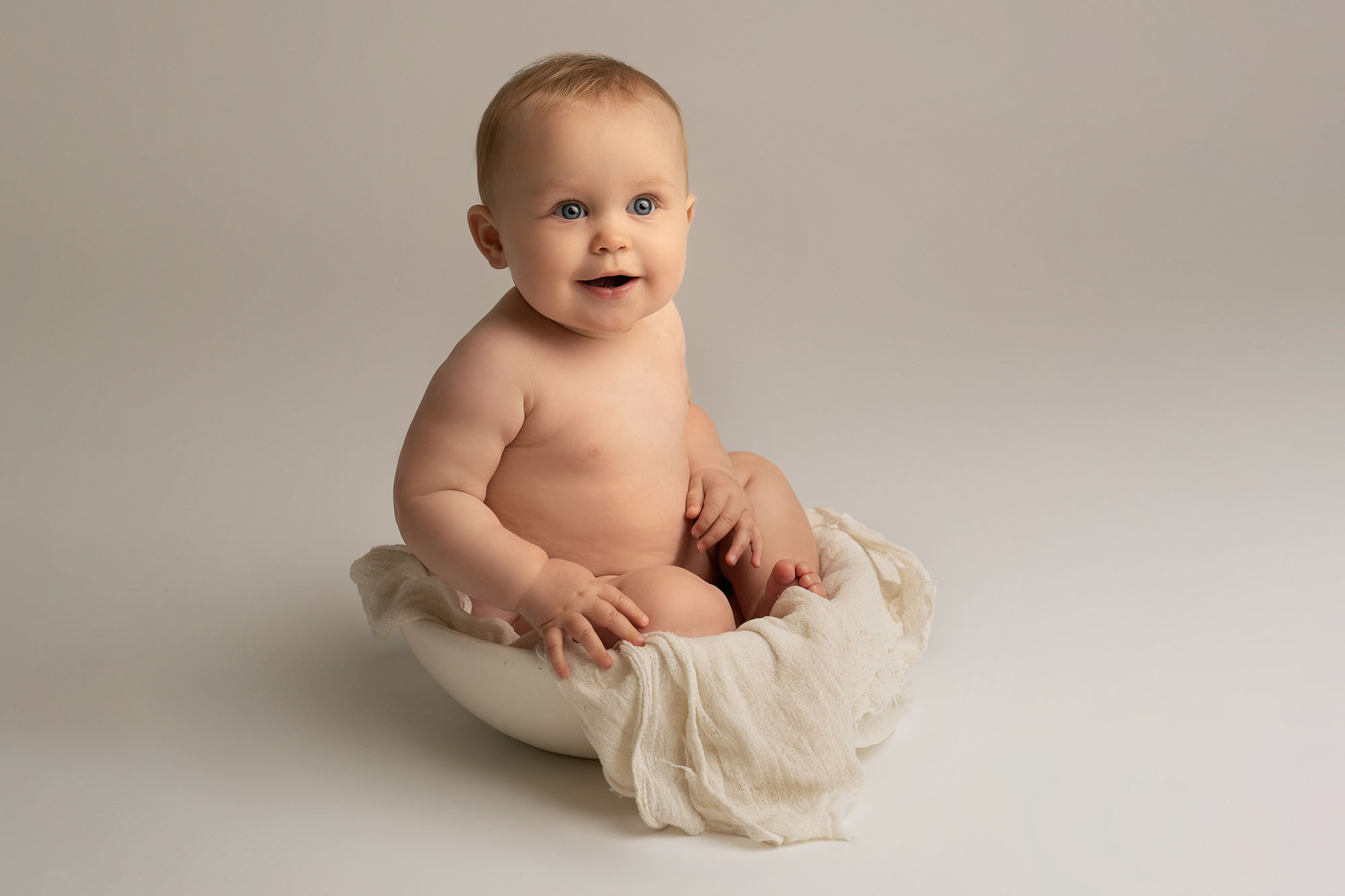 baby sitting in a wooden bowl by edinburgh baby photographer Beautiful Bairns Photography