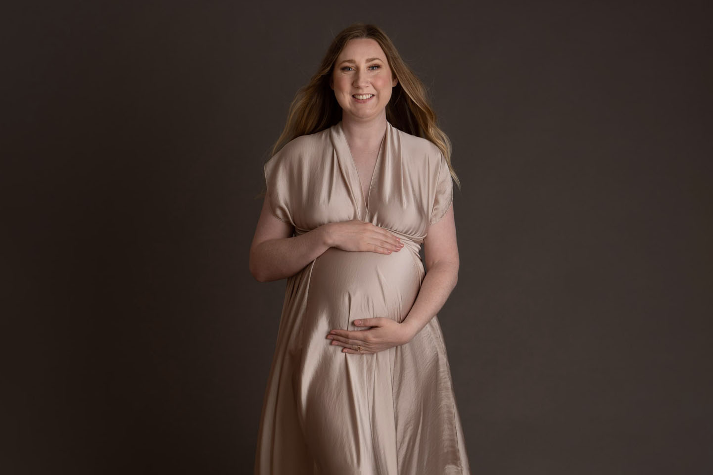 maternity portrait by Edinburgh maternity photographer Beautiful Bairns Photography Scotland