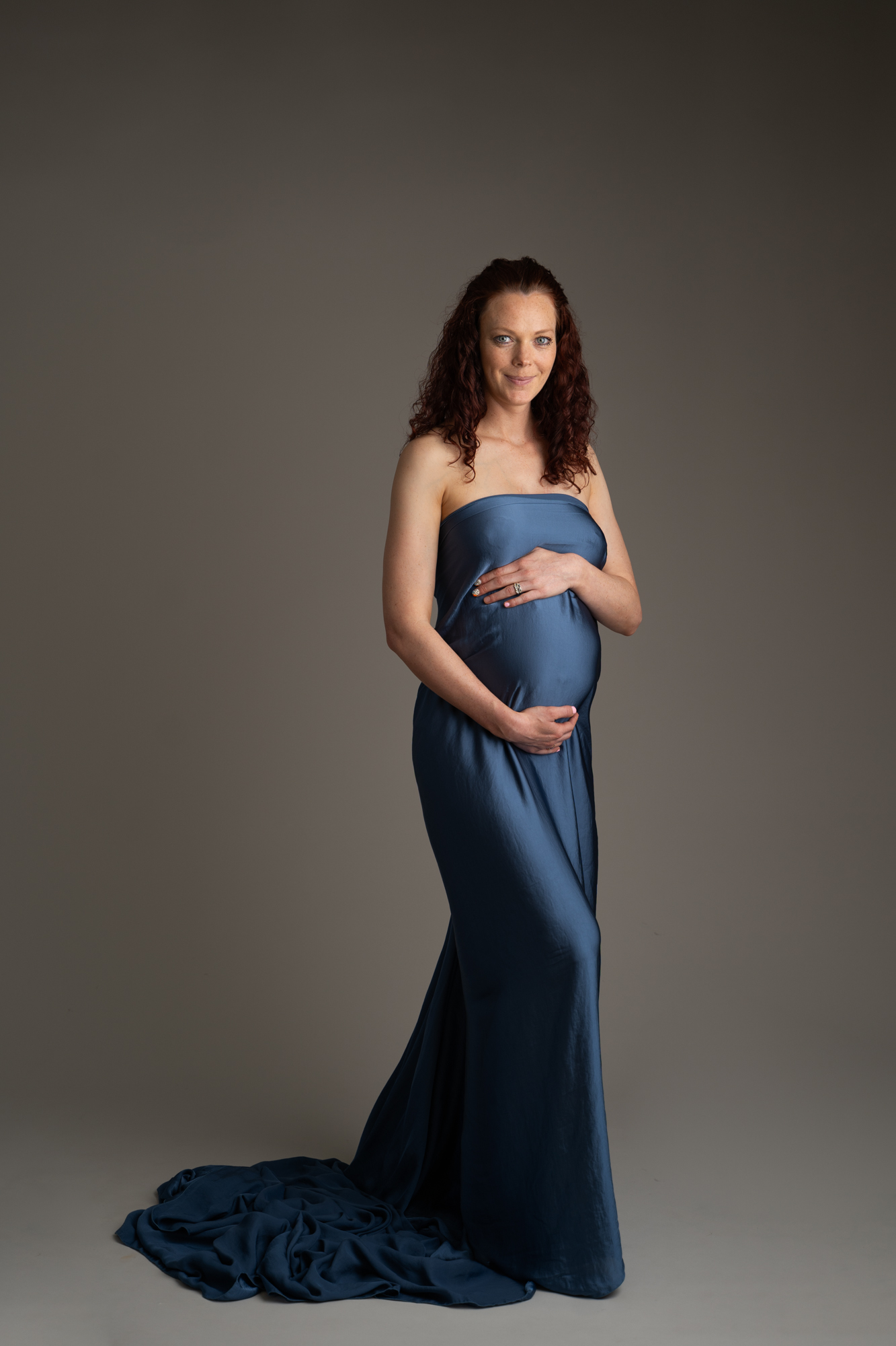 maternity photoshoot image of pregnant woman with blue silk fabric over her bump by edinburgh maternity photographer beautiful bairns photography