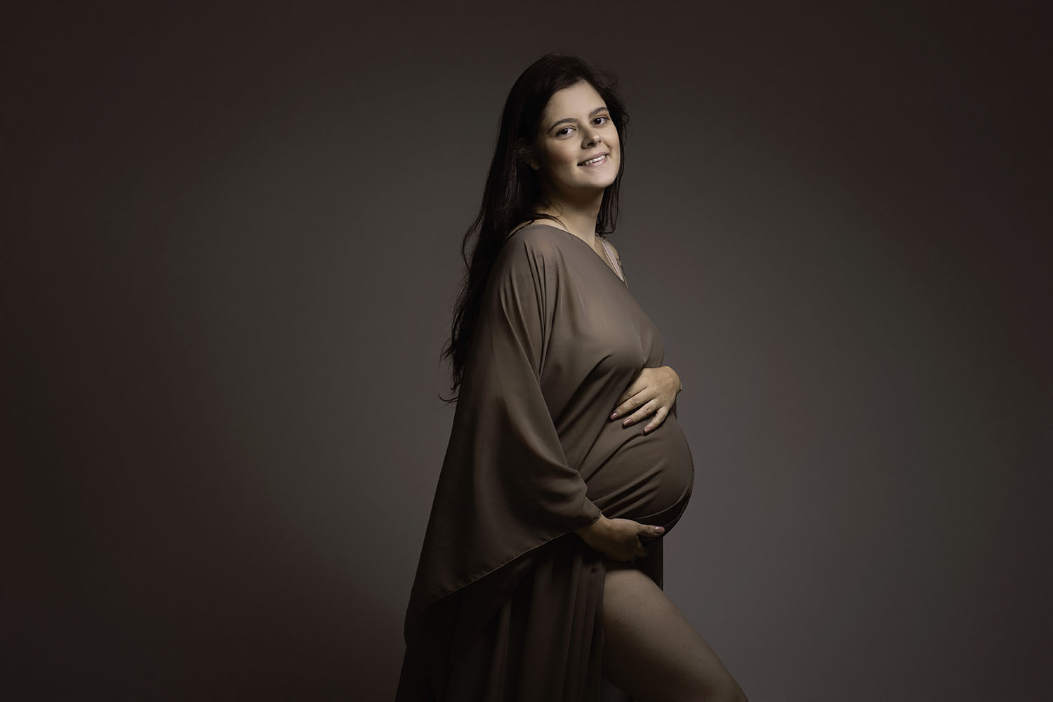 photo of pregnant woman wearing tulle fabric kaftan during her maternity photoshoot by edinburgh maternity photographer